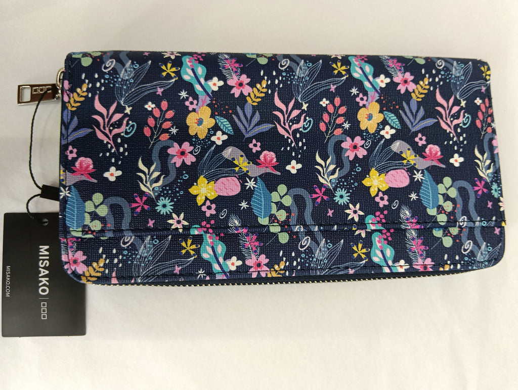 Monedero con tejido estampado floral,con fondo azul oscuro y motivos de flores y hojas de varios colores