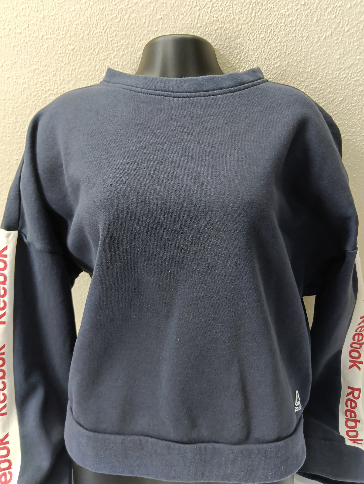 Sudadera de mujer color azul marca Reebok