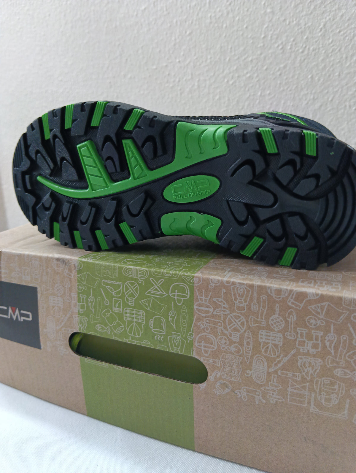 Botas CMP nr 30 Niño colór negro y  verdey un poco de azul
