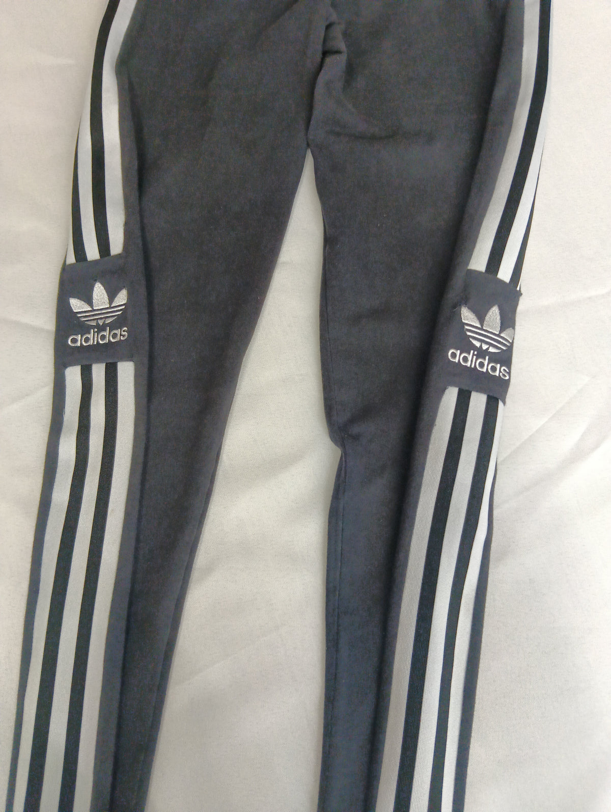 Mallas Adidas Negras con Rayas Blancas segunda mano Talla S