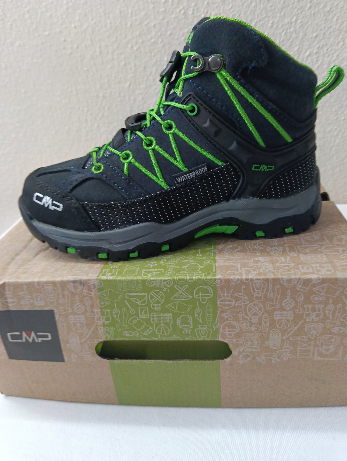 Botas CMP nr 30 Niño colór negro y  verdey un poco de azul