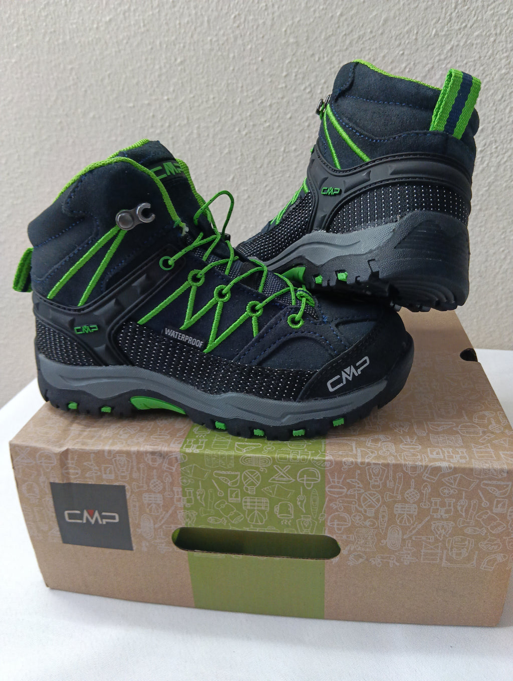 Botas CMP nr 30 Niño colór negro y  verdey un poco de azul